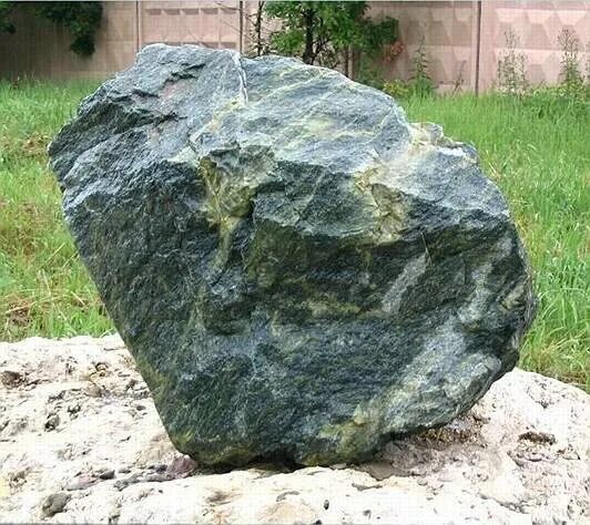 камешек предложение. каменное сердце. камешек виде сердечка. равновесие. сердце из камня.