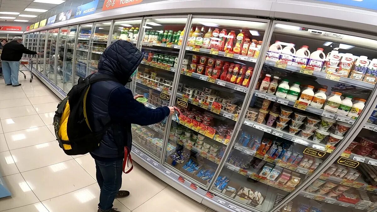 Какие товары ушли. Иностранные продукты. Зарубежных продуктов в российских магазинах. Иностранные торговые сети. Магазин русских продуктов.