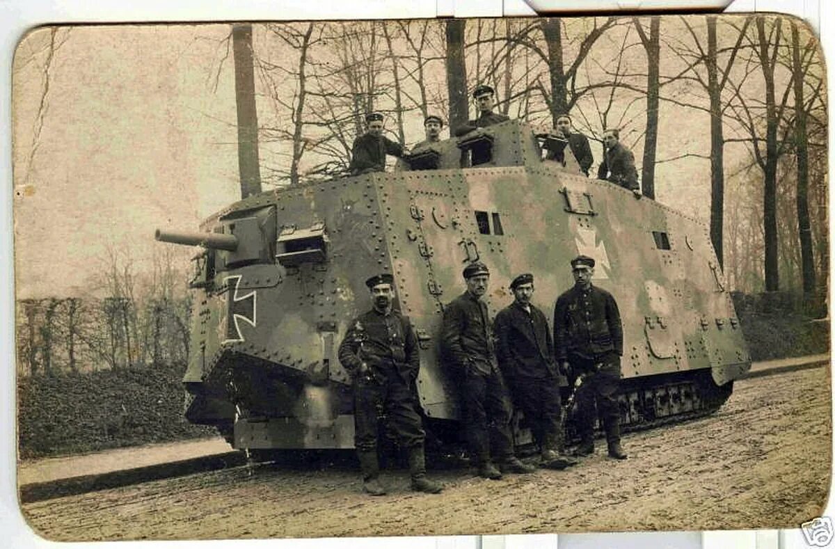 Немецкий танк 7. A7v танк. Немецкий танк первой мировой а7v. Немецкий танк 1 мировой войны a7v. Panzerflak a7v.