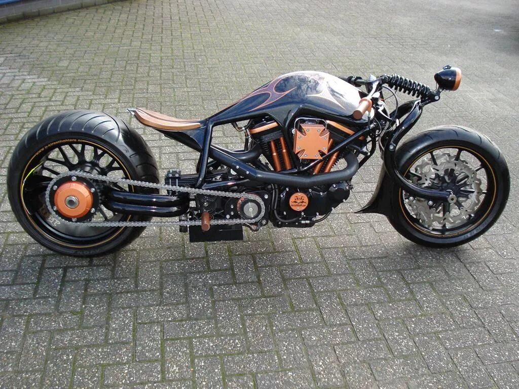 Делать кастом. Harley Davidson Street Fighter. Street Fighter Bobber мотоциклы. Кастом мото Урал стрит Файтер. Чоппер из спортбайка.