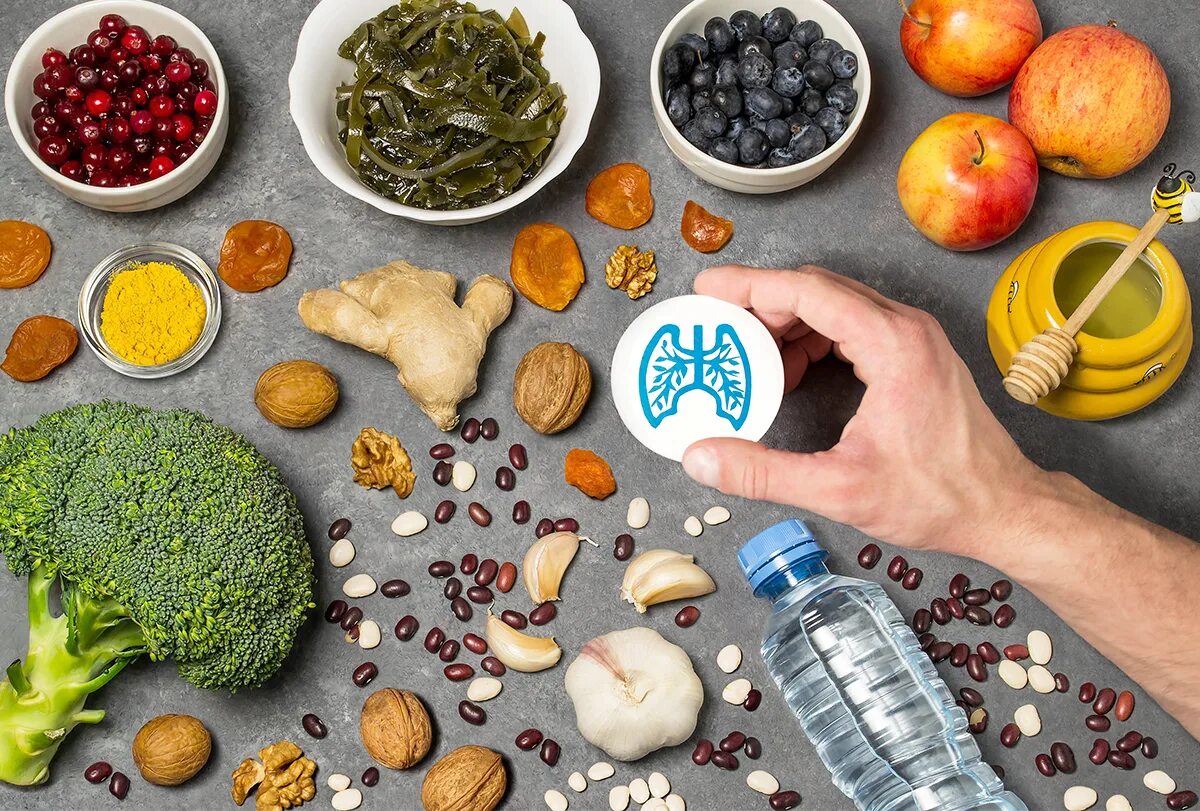 Полезные продукты. Healthy useful. Перекус фрукты. Еда. Стол с салатами и девушкой.