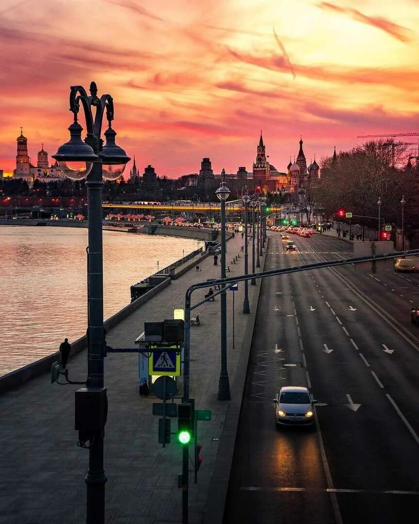 Закат в Москве. Москва весной. Красивые Набережные Москвы.