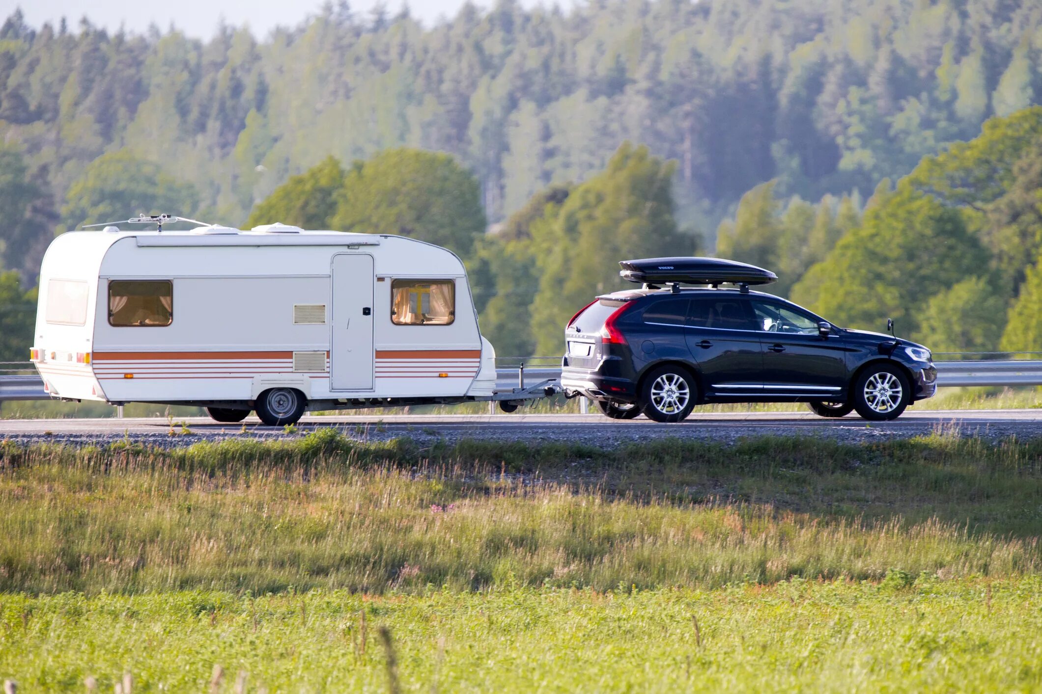 Трейлер где живут. Автодом Airstream. Прицеп-кемпер Polar 730. Прицеп автодом piccolo 420. Автодом Караван кемпер.