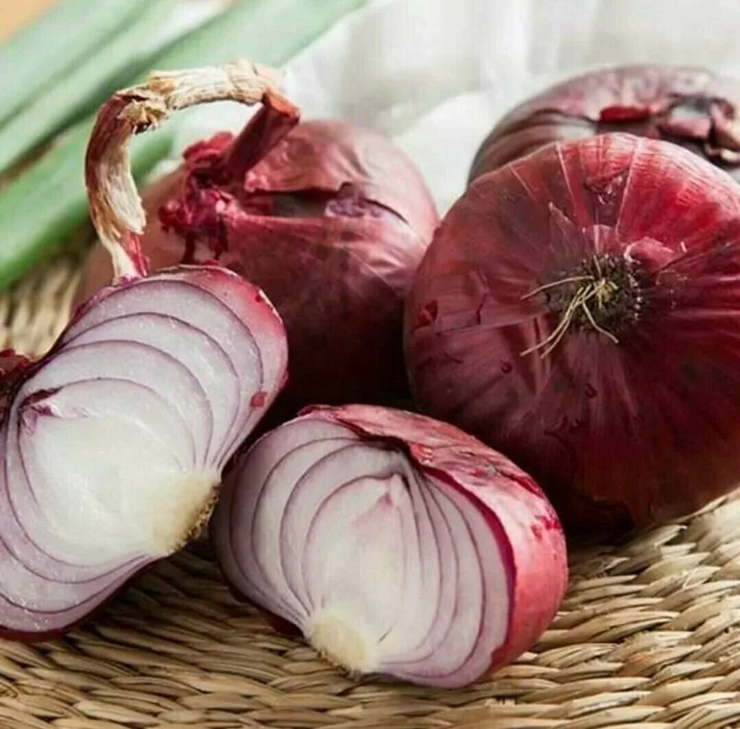 ялтинский лук в разрезе. лук крымский красный плоский. ялтинский лук настоящий как отличить. ялтинский лук настоящий как отличить. настоящий ялтинский лук.