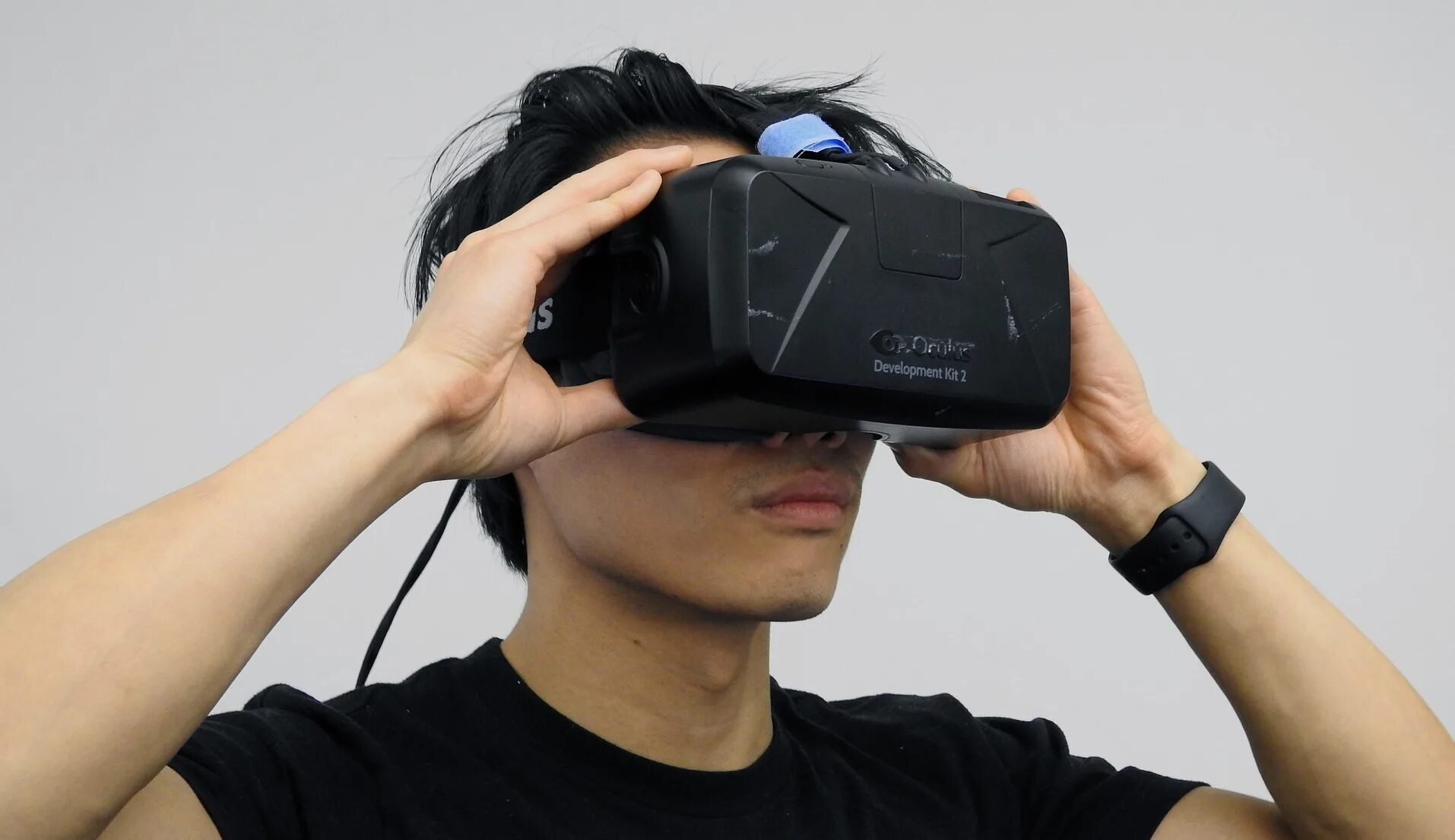 Varjo VR-3. Очки дополненной реальности. Очки виртуальной реальности Apple. Снял очки виртуальной реальности.