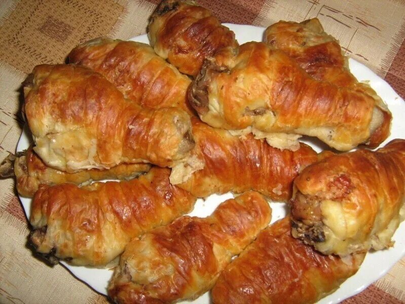 куриные ножки запеченные в слоеном тесте. куриные ножки в слоеном тесте. куриные голени, запеченные в слоеном тесте. куриные ножки запеченные в слоеном тесте. куриная ножка в тесте.
