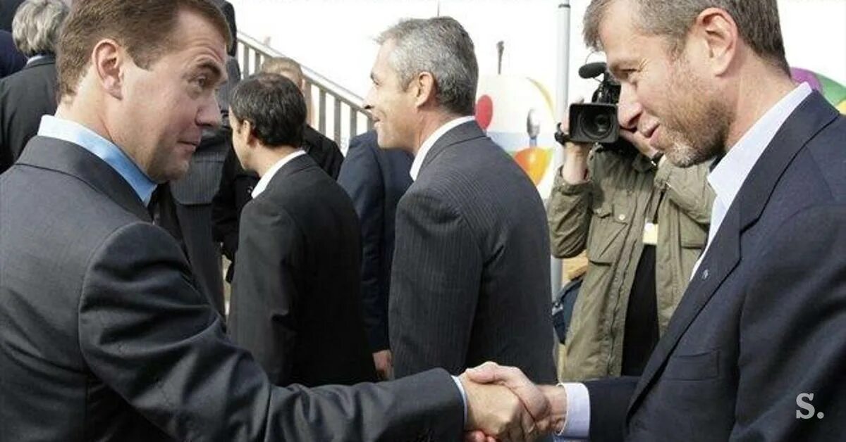 У кого нет миллиарда могут идти