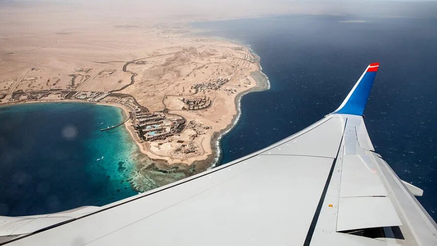 Рейсы шарм шейх. Шарм эль шейх с самолета. egyptair каир шарм шейх. хургада египет самолет. вид из самолета на египет.