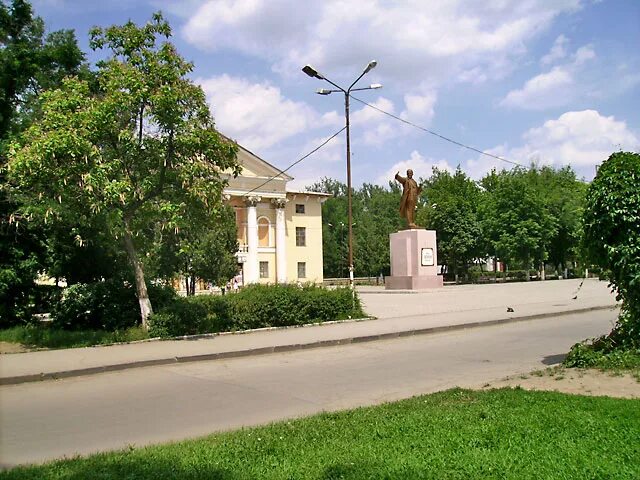 Мир поселок октябрьский. Новочеркасск поселок Октябрьский. Новочеркасск ДК поселка Октябрьский. Парк Октябрьский Новочеркасск. Посёлок Октябрьский Новочеркасск население.