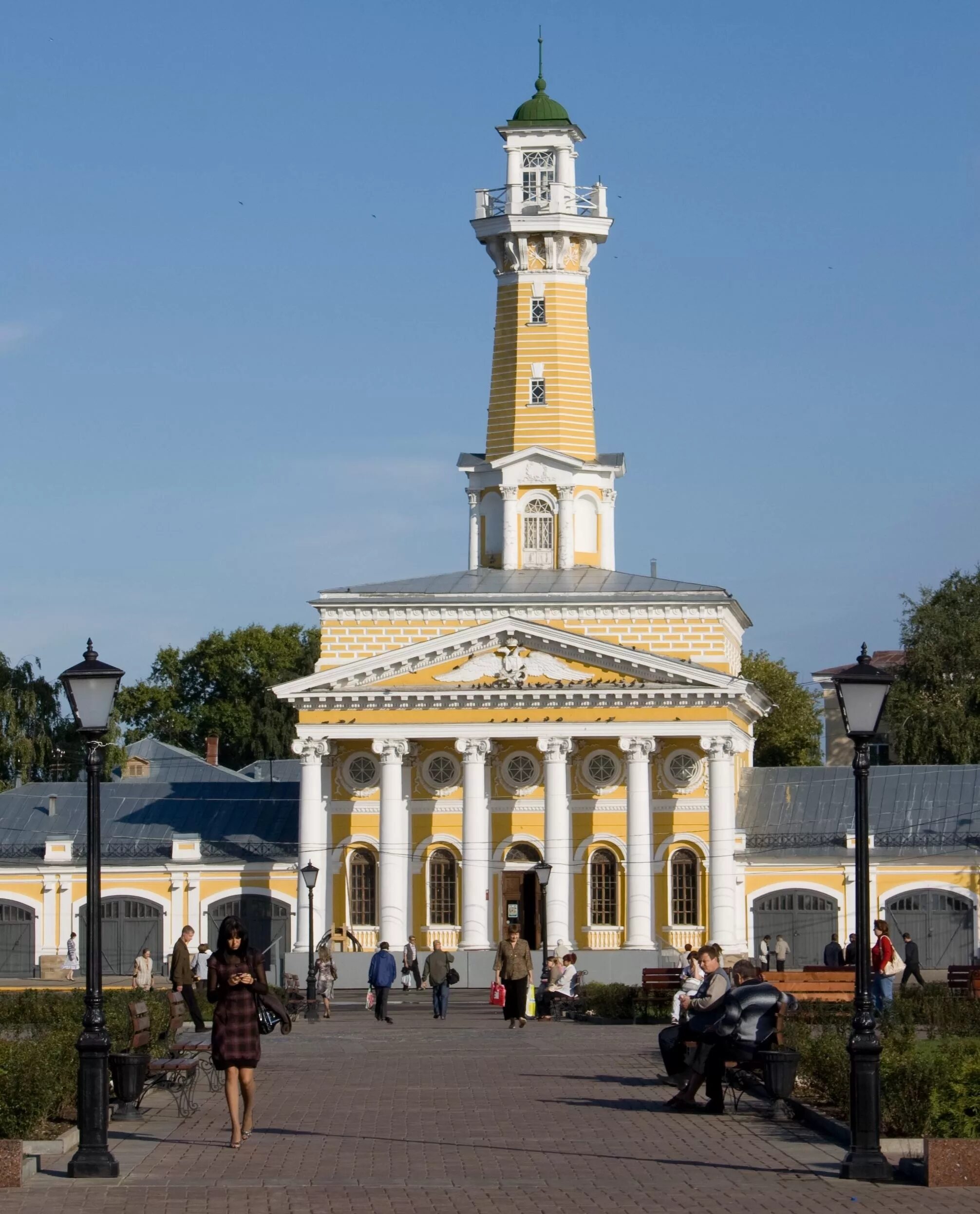 Кострома фото города достопримечательности. Пожарная каланча Кострома. Кострома достопримечательности Сусанинская площадь. Пожарная каланча Кострома достопримечательности Костромы. Кострома пожарная каланча сверху.