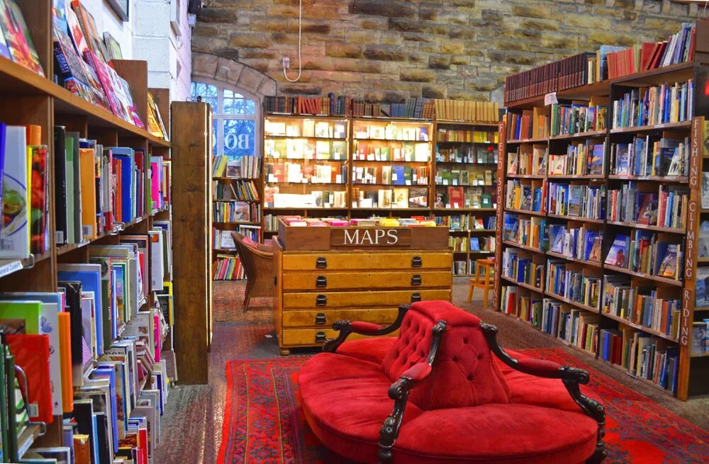 Barter books, Алник, Великобритания. Книжный магазин. Небольшой книжный магазин. Маленький книжный магазин. Книжные магазины западный