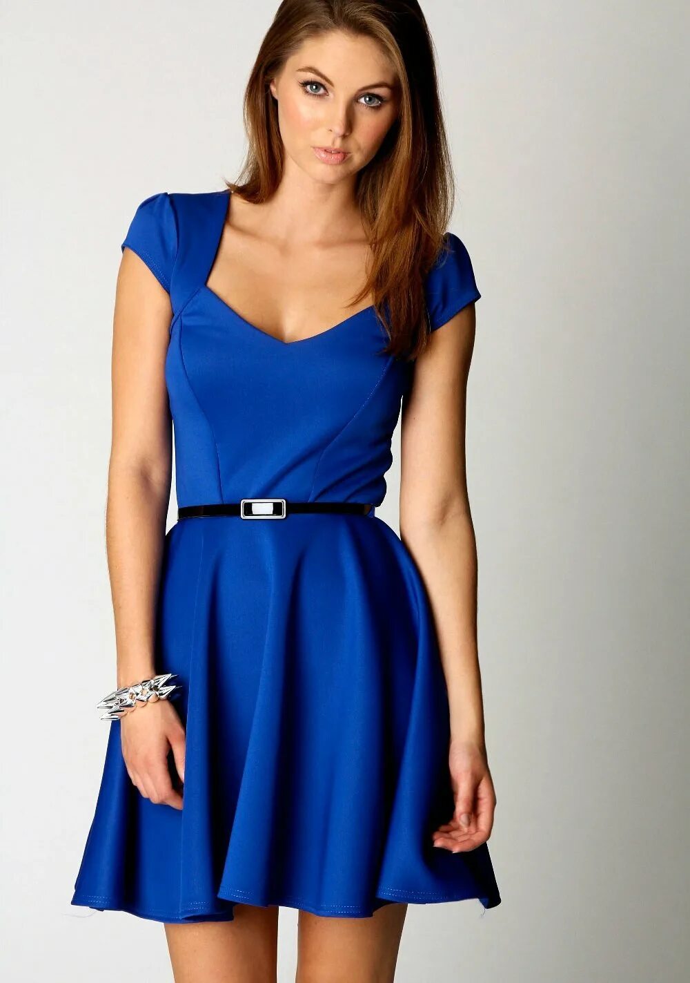 Красивые женские платья. Красивое синее платье. Синее короткое платье. Платье женское короткое. Жена синем платье