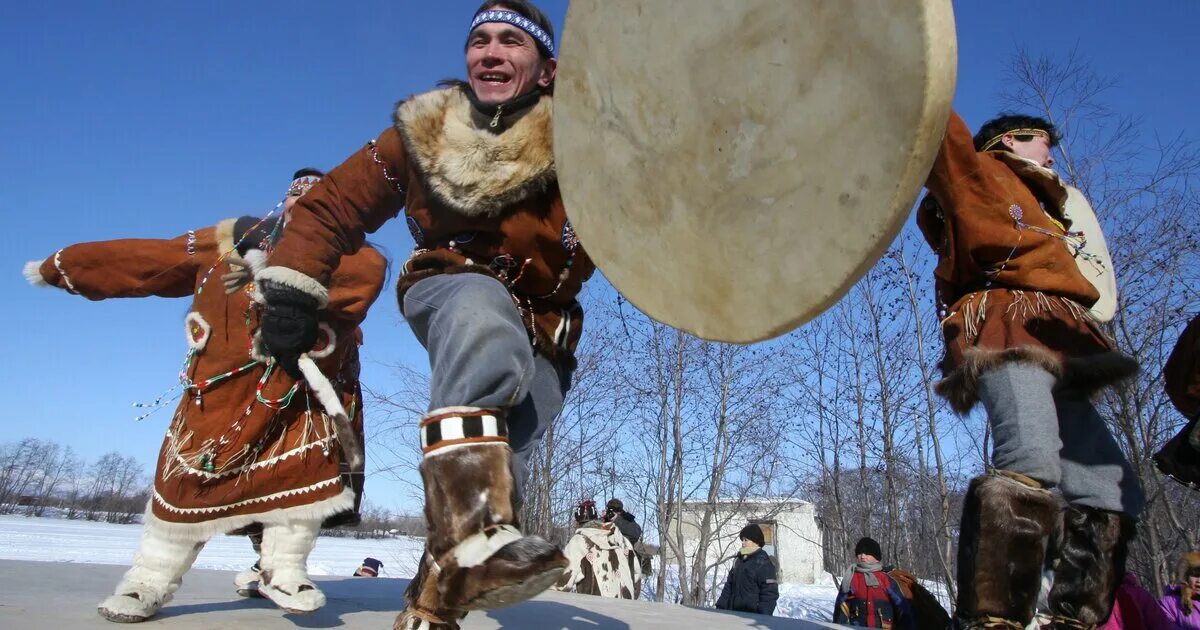 Шаманы Ханты и манси. Бубен шамана манси. Бубен Ханты и манси. Шаманские бубны народов Ханты манси. Культура манси