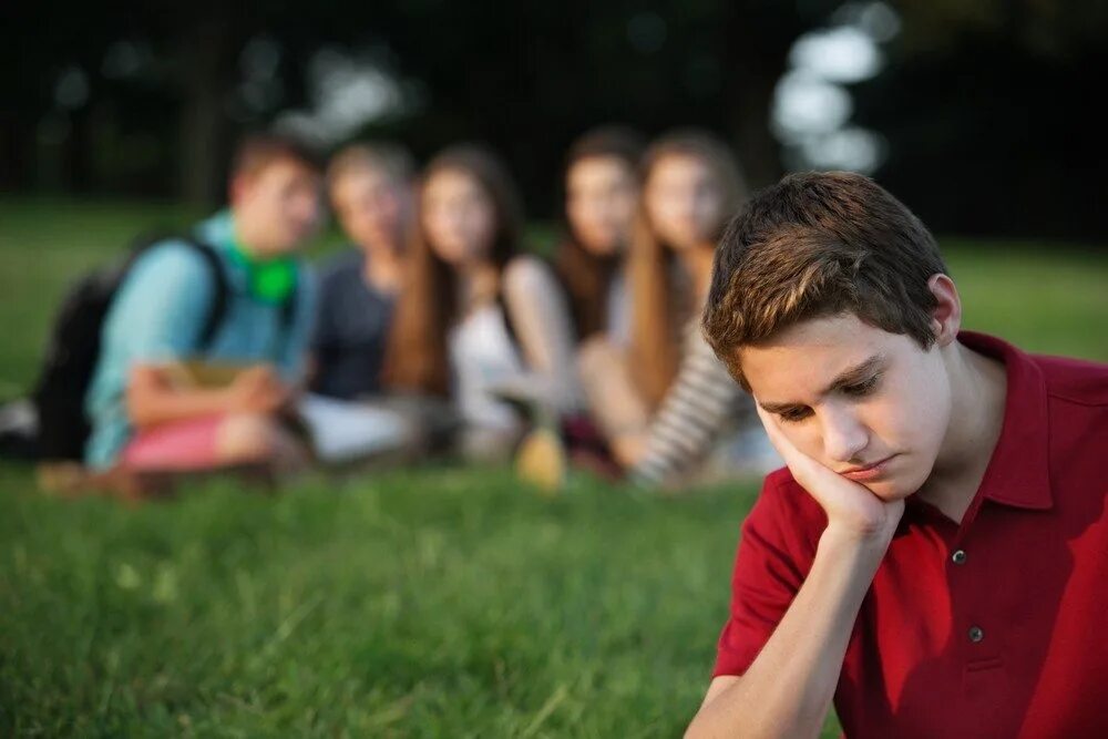 A difficult student. Подросток со сверстниками. Грустный подросток. Одиночество подростков. Подростковый Возраст.