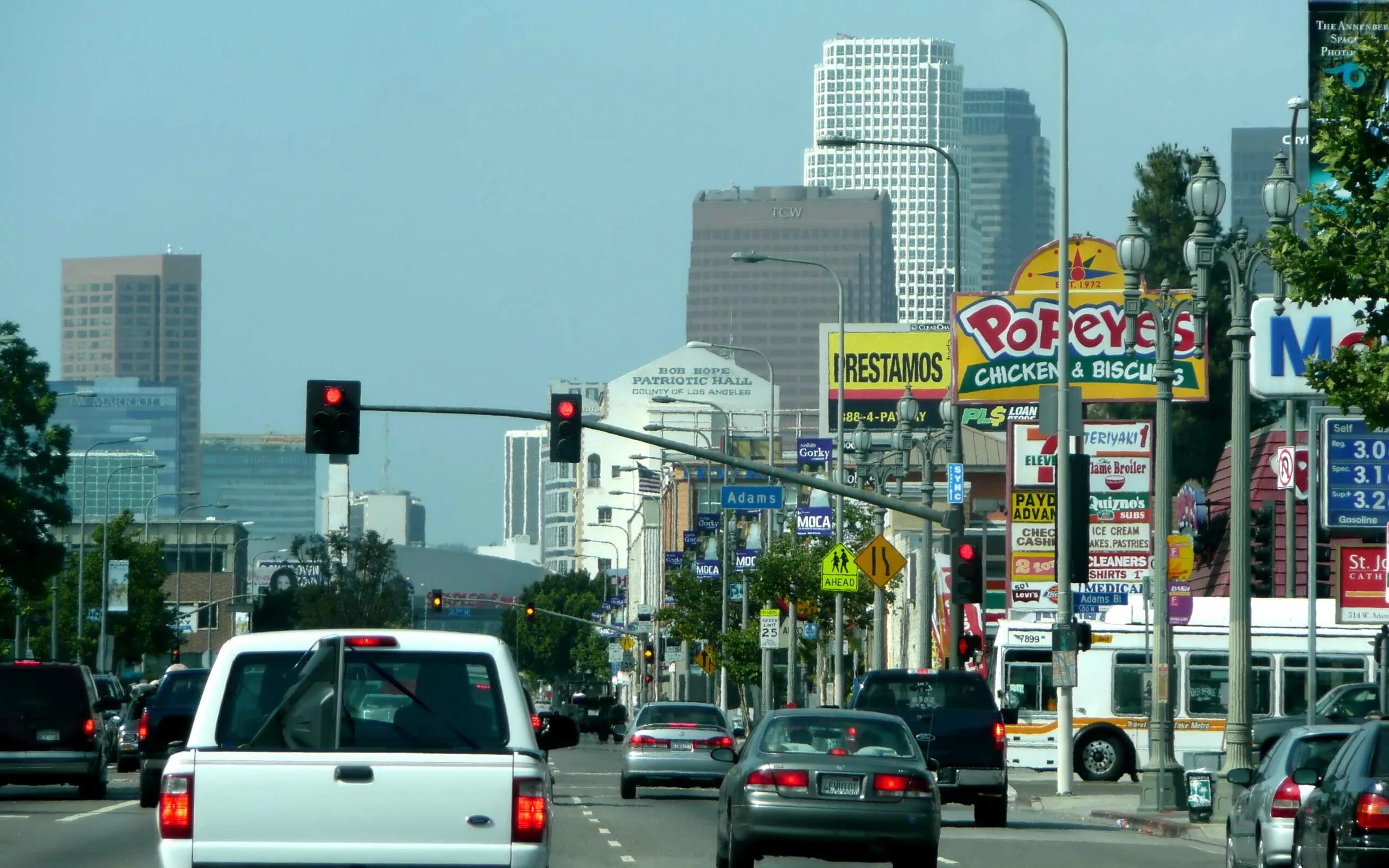 Сколько зарабатывают в лос анджелесе. Los Angeles улицы. Улицы Лос Анджелеса. Америка улицы Лос Анджелеса. Улицы Лос Анджелеса фото.