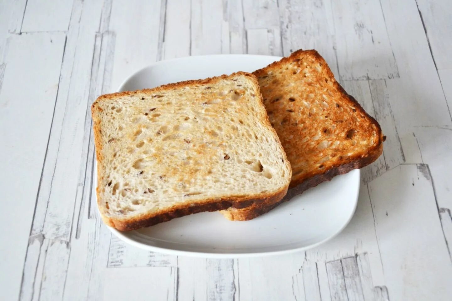 Из тостового хлеба на сковороде. Тосты хлебные. Хлеб для тостера. Хлеб для тостов. Тосты из хлеба.