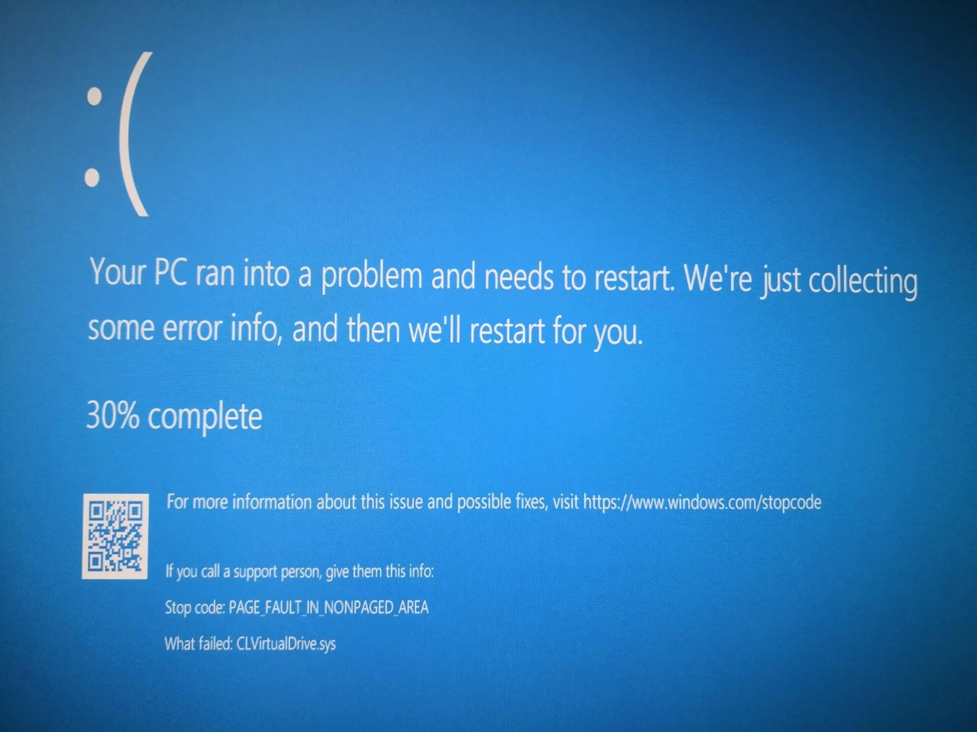 0 возникла ошибка. Виндовс 10 синий экран перезагружается. Экран перезагрузки Windows 10. На вашем компьютере возникла ошибка. На вашем ПК ошибка.