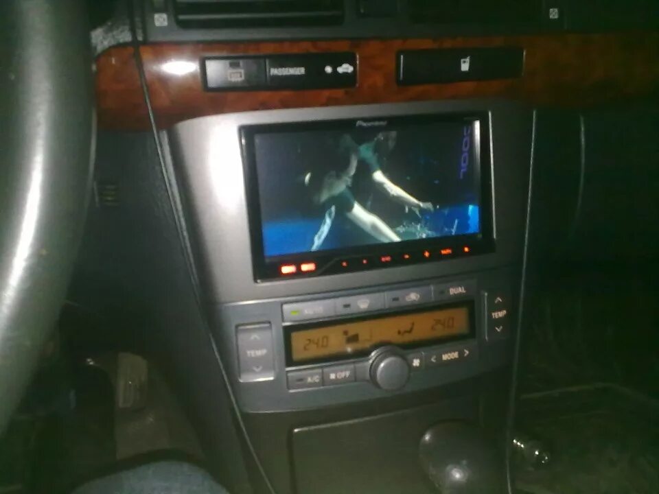 Выходная мощность штатной магнитолы - Toyota Avensis I, 1,8 л, 2002 года аксессу