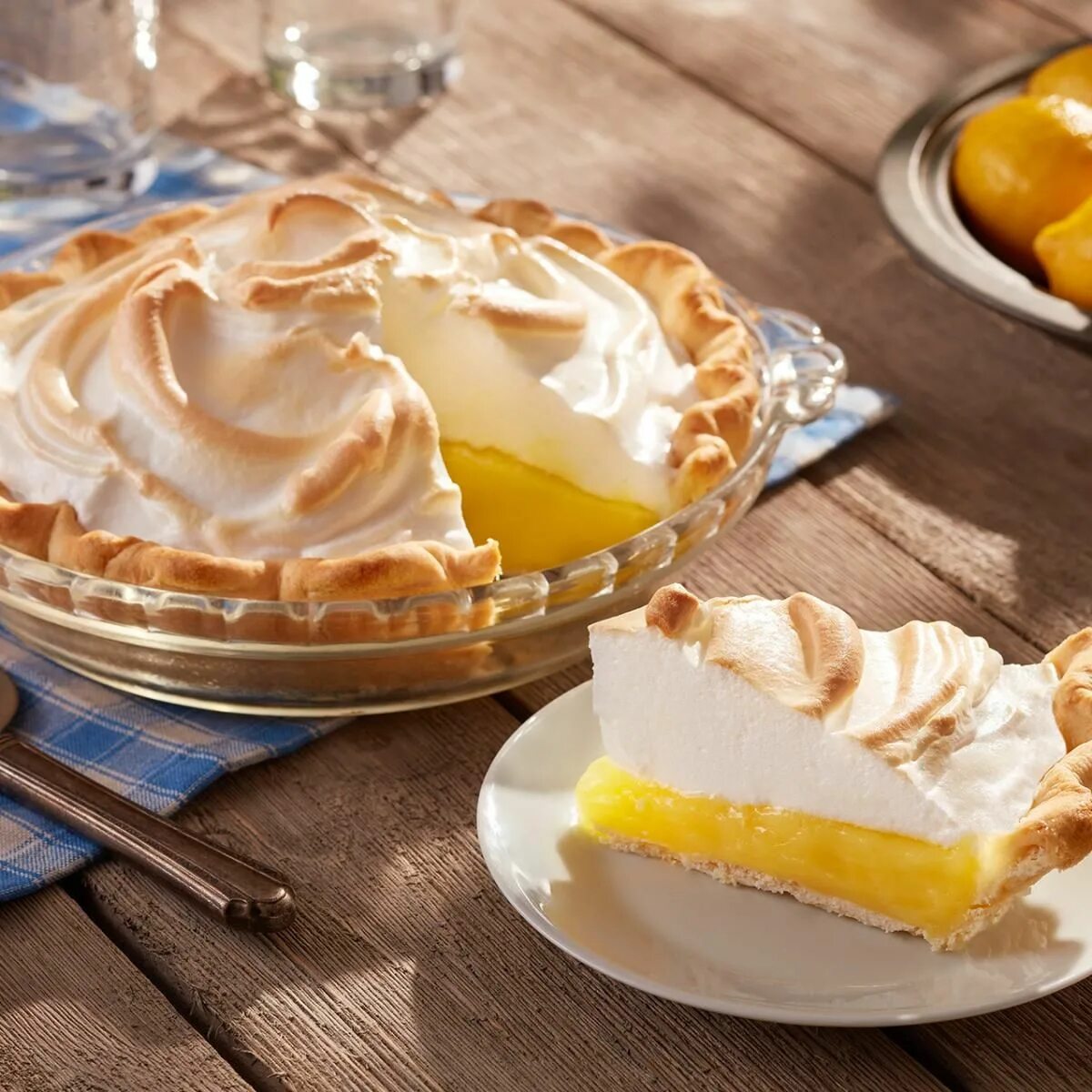Lemon pie. Lemon meringue. лимонный пирог с безе. meringue pie. пирог с лимонным курдом и меренгой (lemon meringue pie).
