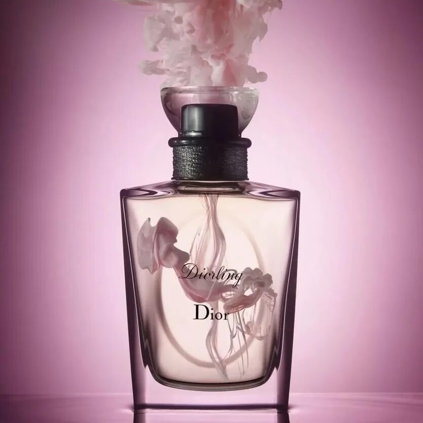 Насыщенный ароматами воздух. Christian Dior Perfume. Эстетика. Флакон духов диор. Кристиан диор с духами. Диор Парфюм 2023.
