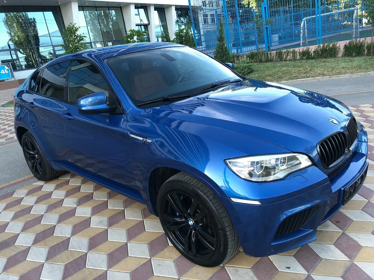 Bmw x6 бензин. BMW x6m e71. BMW x6m синяя. БМВ x6 синий. BMW x6m e71 голубой.
