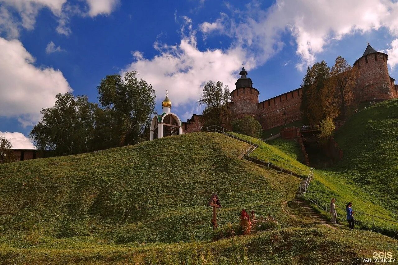 Холм новгород. Нижегородский Кремль Нижний Новгород. Кремлёвский холм Нижний Новгород. Нижегородский Кремль прогулка. Нижний Новгород Кремль на Холме.