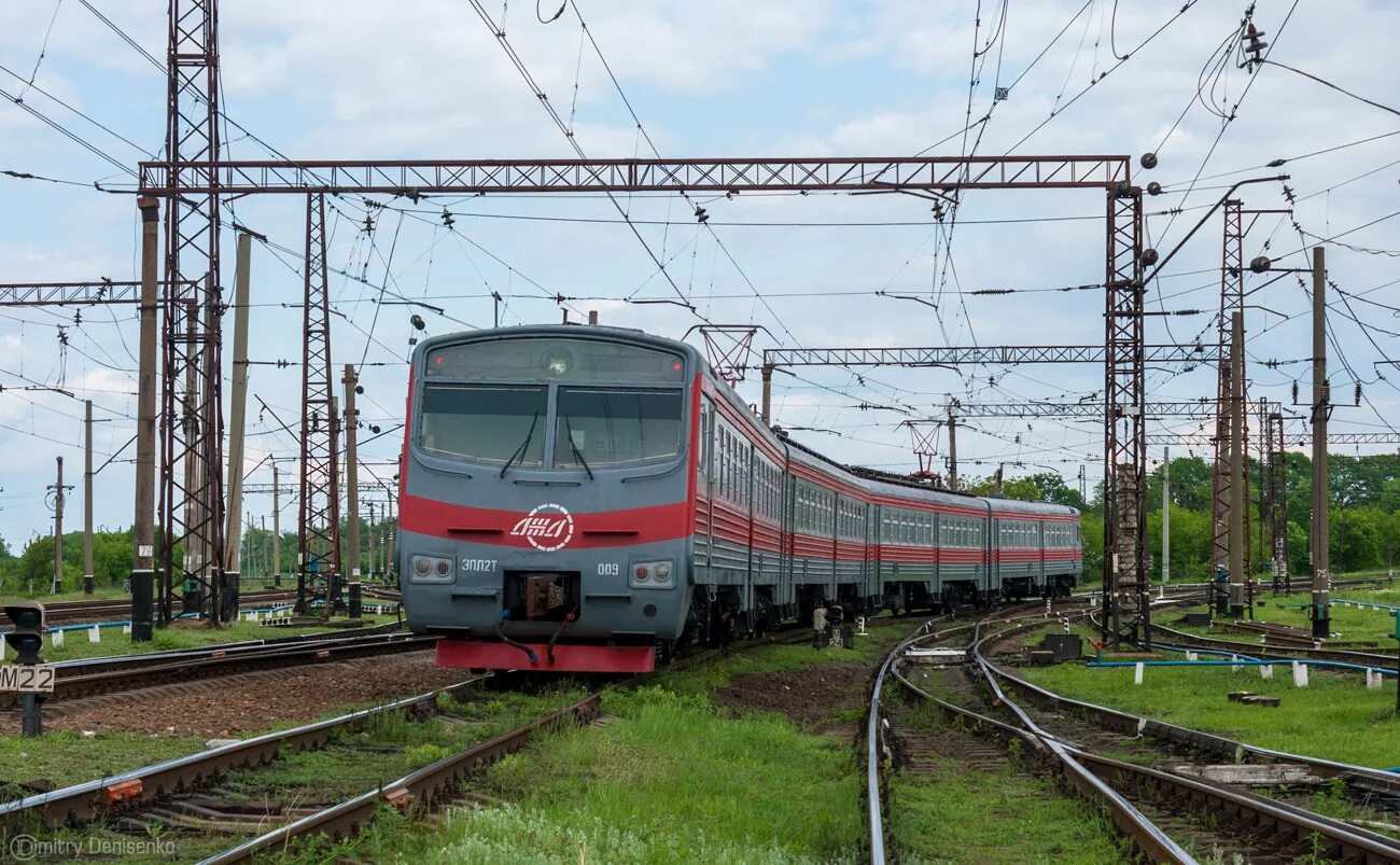 Эпл2т электропоезд. ЛЖД Луганская железная дорога. Донецкая железная дорога электрички. Донецкая ЖД ДНР.