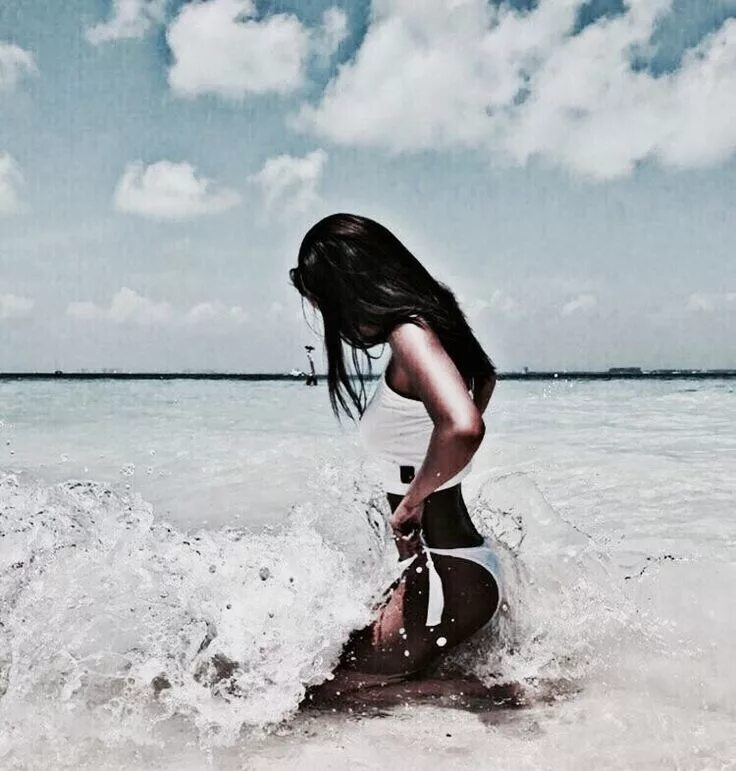 Фото море девушка спиной брюнетка Contact Support in 2024 Beach girl, Long hair styles, Beach hair