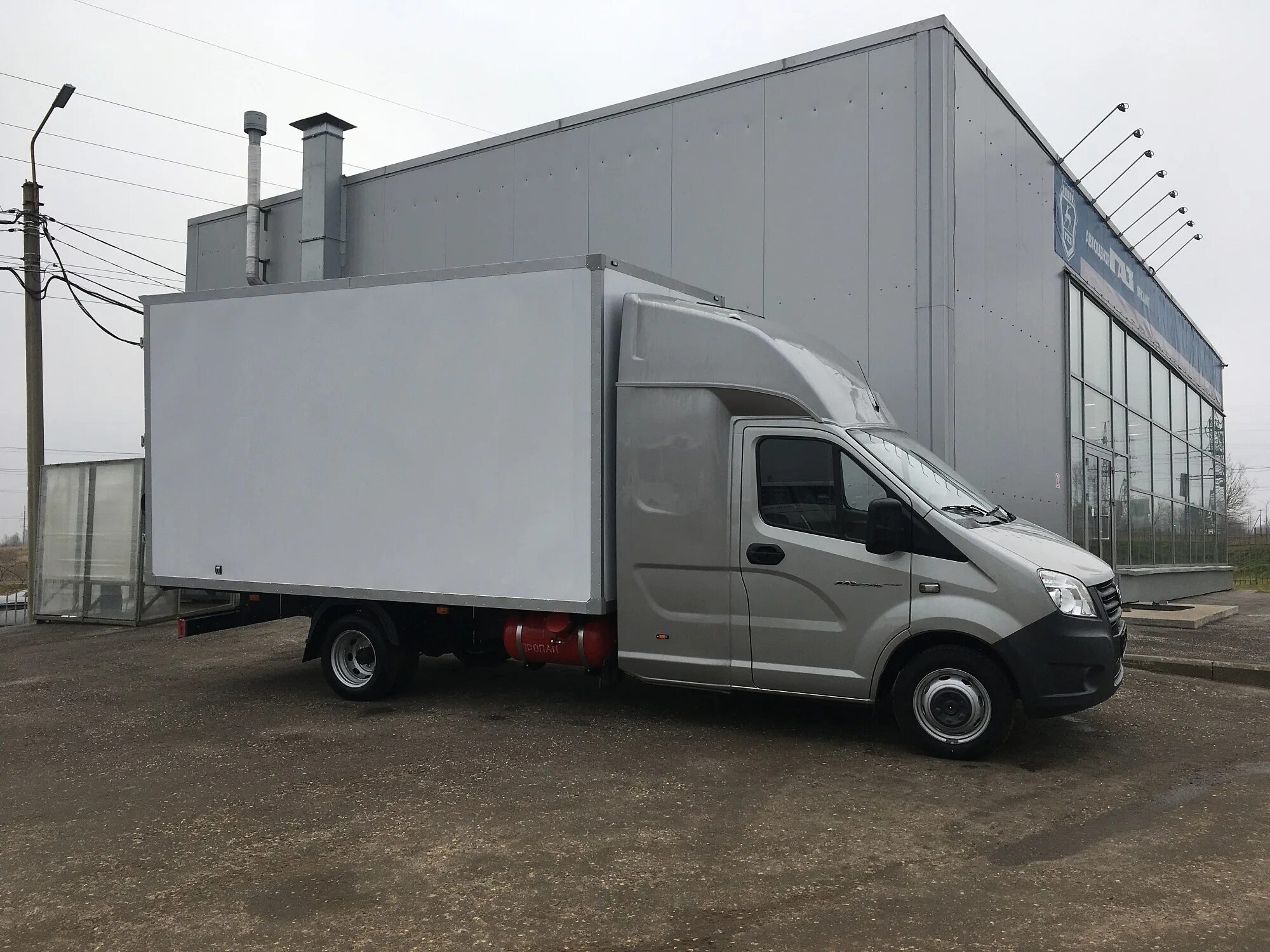 Сэндвич фургон на газель нехт. Фургон на газель. Фургон на газель. Газель промтоварная будка 4. Промтоварный фургон на газель 4.