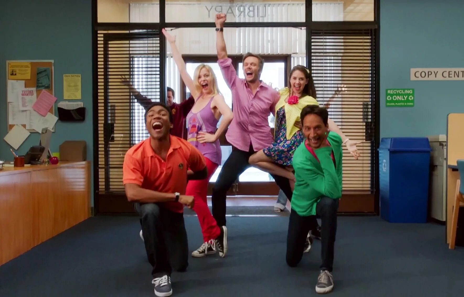 Community s game. Игровое комьюнити. Community s game. Вечеринка гиков. Сообщество 2009.