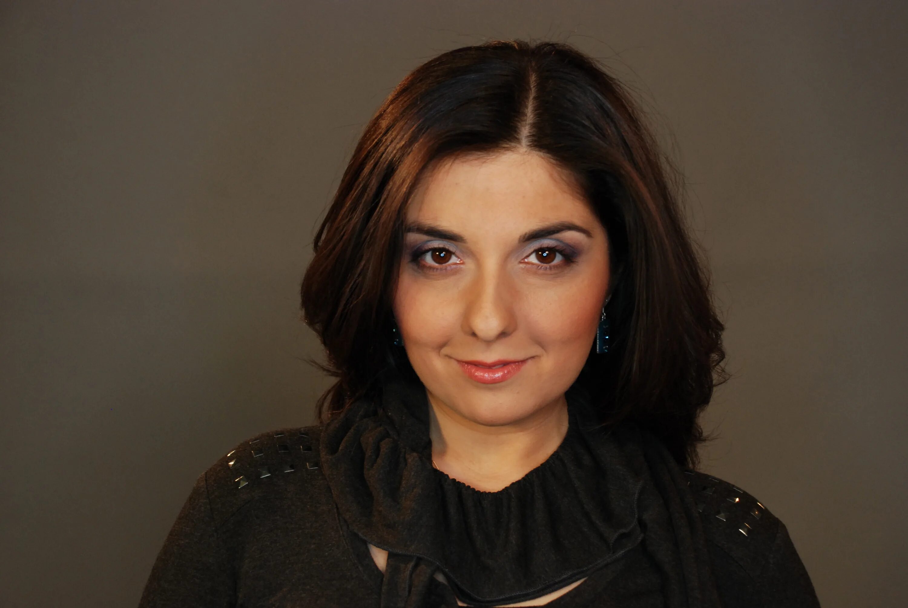 айсель мамедова азербайджан. милана магомедова. асмик карапетян ножки. хади гагиева. красивые кавказские женщины.