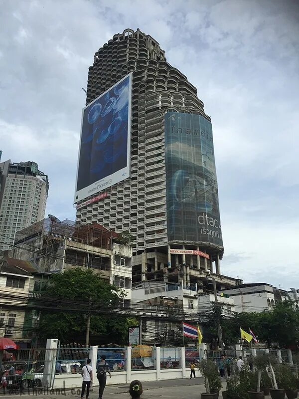 Unique tower. Небоскреб Sathorn unique Tower. Sathorn unique Бангкок. Призрачная башня Бангкок. Заброшенный небоскреб в Бангкоке.