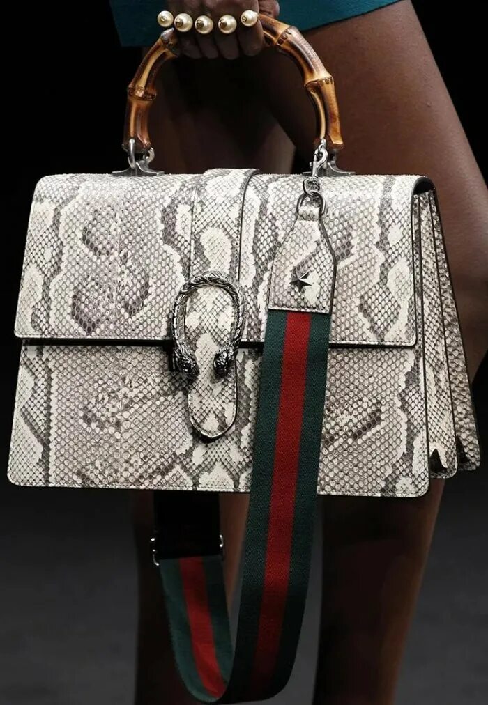 Клатч гуччи 2022. Сумка Gucci 2022. Сумка гуччи Коллектион. Сумка Gucci 2020.