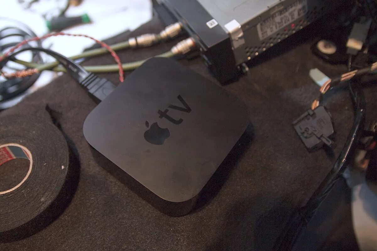 Apple TV В e39. Apple TV В авто. Модуль эпл ТВ В автомобиль. Установка Apple TV В машину.