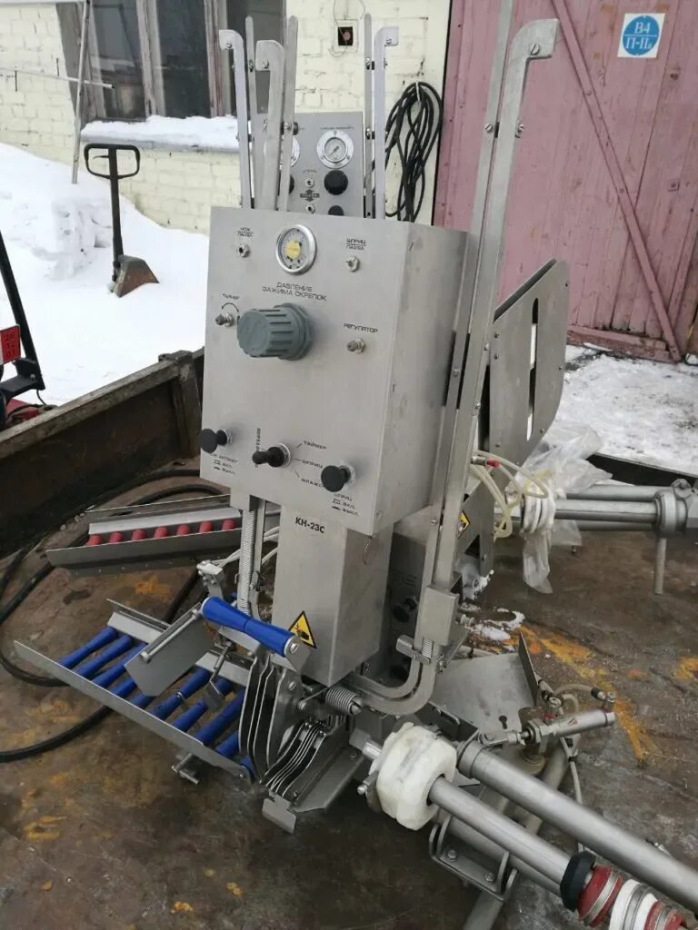 Клипсатор компо 23 м. Конденсатор кп1-22а, 25кв35-750пф. Кн 23б. Кп1-22а 25кв35-750пф. Зажим ремня привода дверей 0463б.