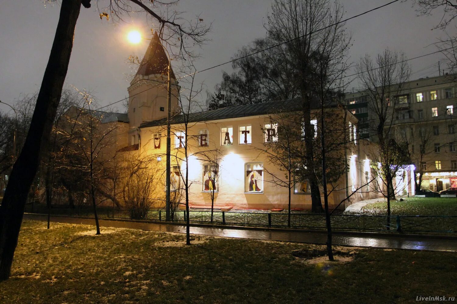 Московский детский сказочный театр. Кукольный театр Таганский парк. Детский театр парк Таганский. Сказочный театр в Таганском парке.