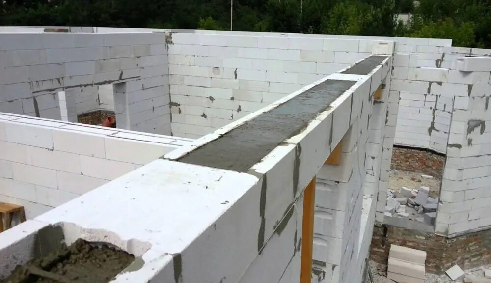 Армопояс в п(u) образный блок. Блок перемычка газобетон. Армопояс из u блоков газобетона. Блок перемычка газобетон. Блок перемычка газобетон.