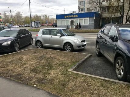 На стоянке 3 легковые
