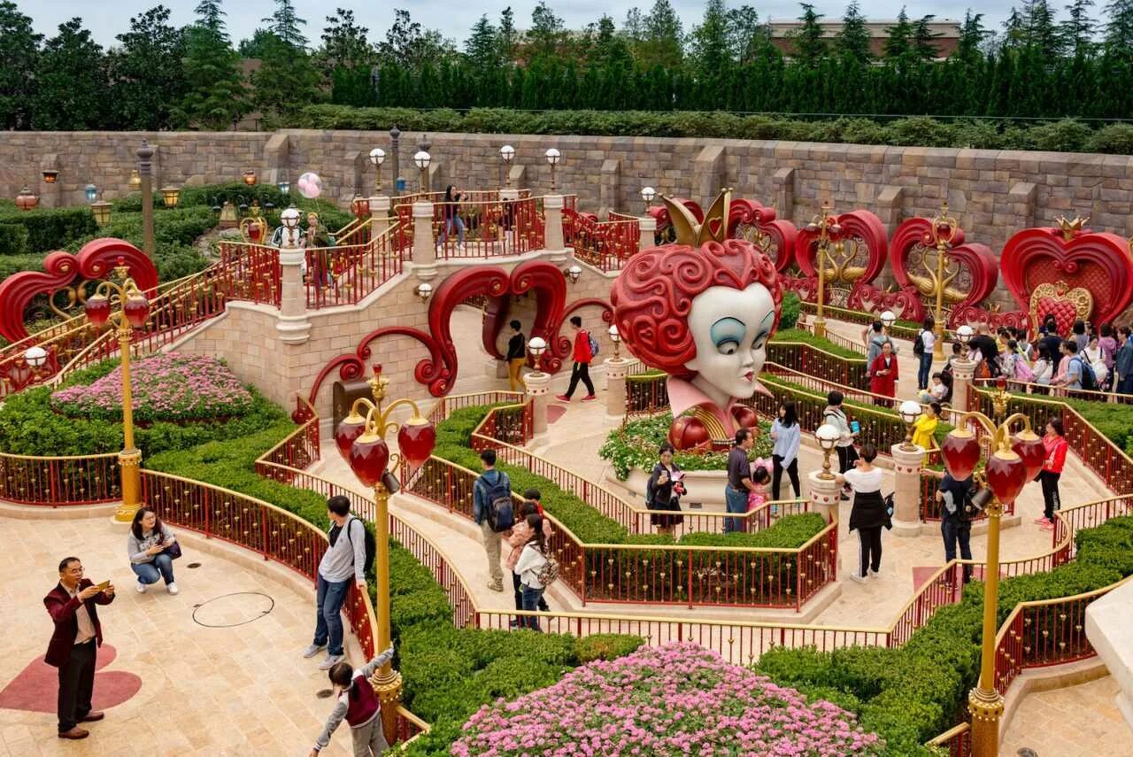 Диснейленд париж walt disney studios park. Диснейленд в париже американские горки. Страна аттракционов. Дисней парк в париже. Диснейленд париж диснейленд парк.