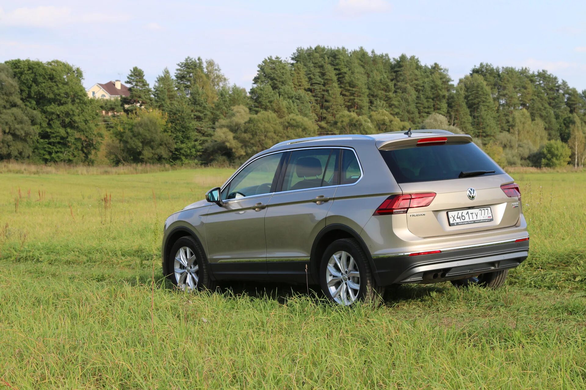 Volkswagen tiguan полный. VW Tiguan 2. Фольксваген Тигуан 2 поколения. Tiguan второе поколение. Тигуан Фольксваген поколения.