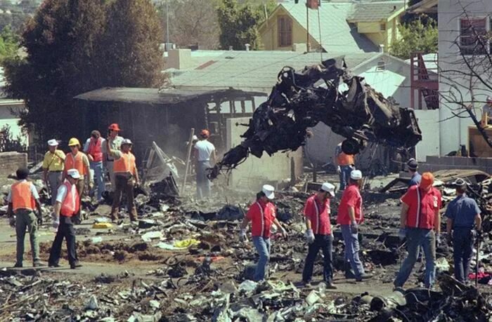 Сан диего авиакатастрофа. Сан диего боинг сессна. Авиакатастрофа в сан диего 1978. Авария boeing 777 в лондоне. Сан диего авиакатастрофа.