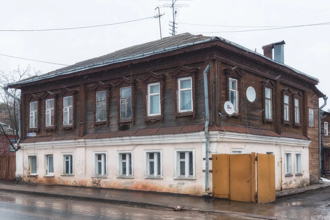 Фабрика село. Бараки на Орджоникидзе Омск. Омские бараки. Барак в Омске купить.