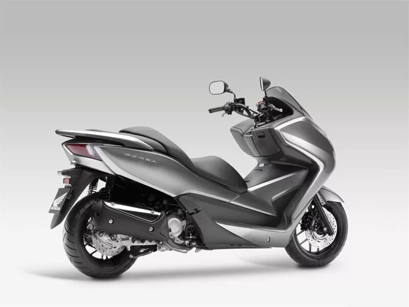 Скутеры honda видео. Honda sh 125. Honda sh 300. Хонда nc 700 integra. Honda sh 150.