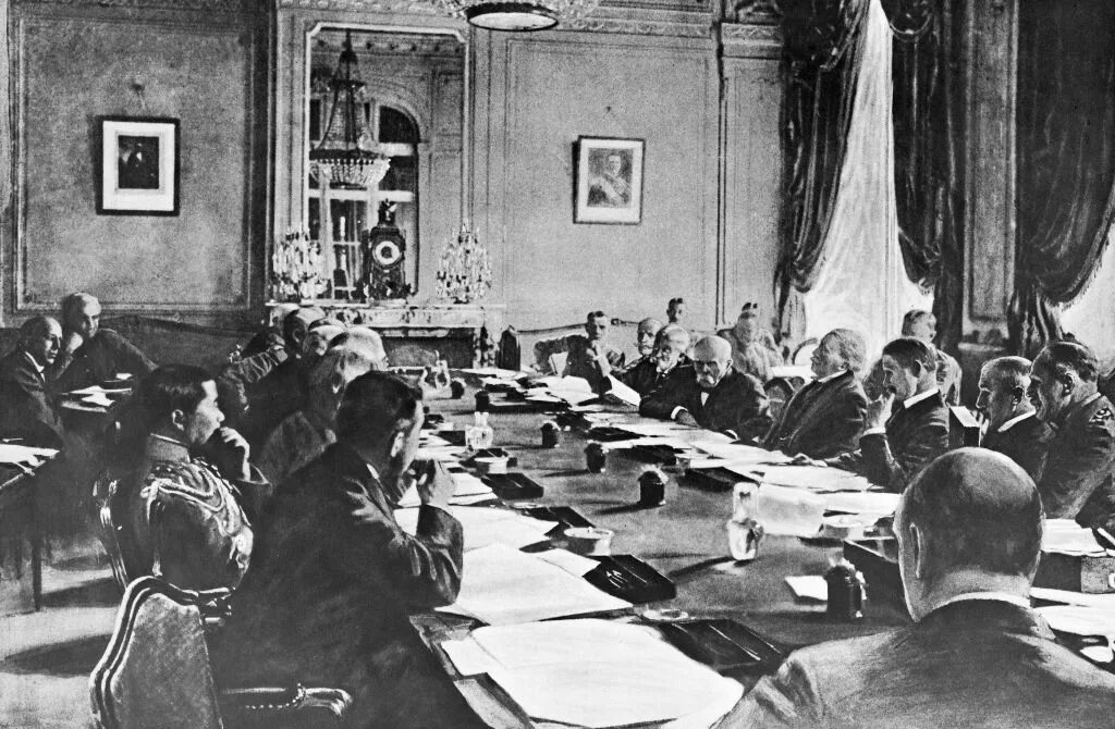 конференция в париже 1919. парижская мирная конференция 1919. итоги мирной конференции в швейцарии. версальская конференция 1919. генуэзская конференция чичерин.