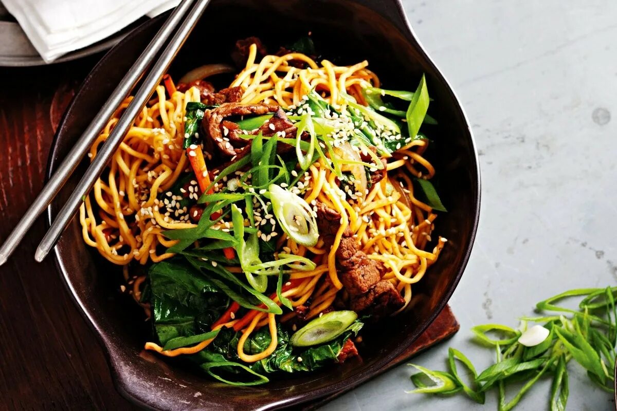 Китайская кухня видео. Китайская лапша wok. нудл вок. wok lagman. вермишель вок.