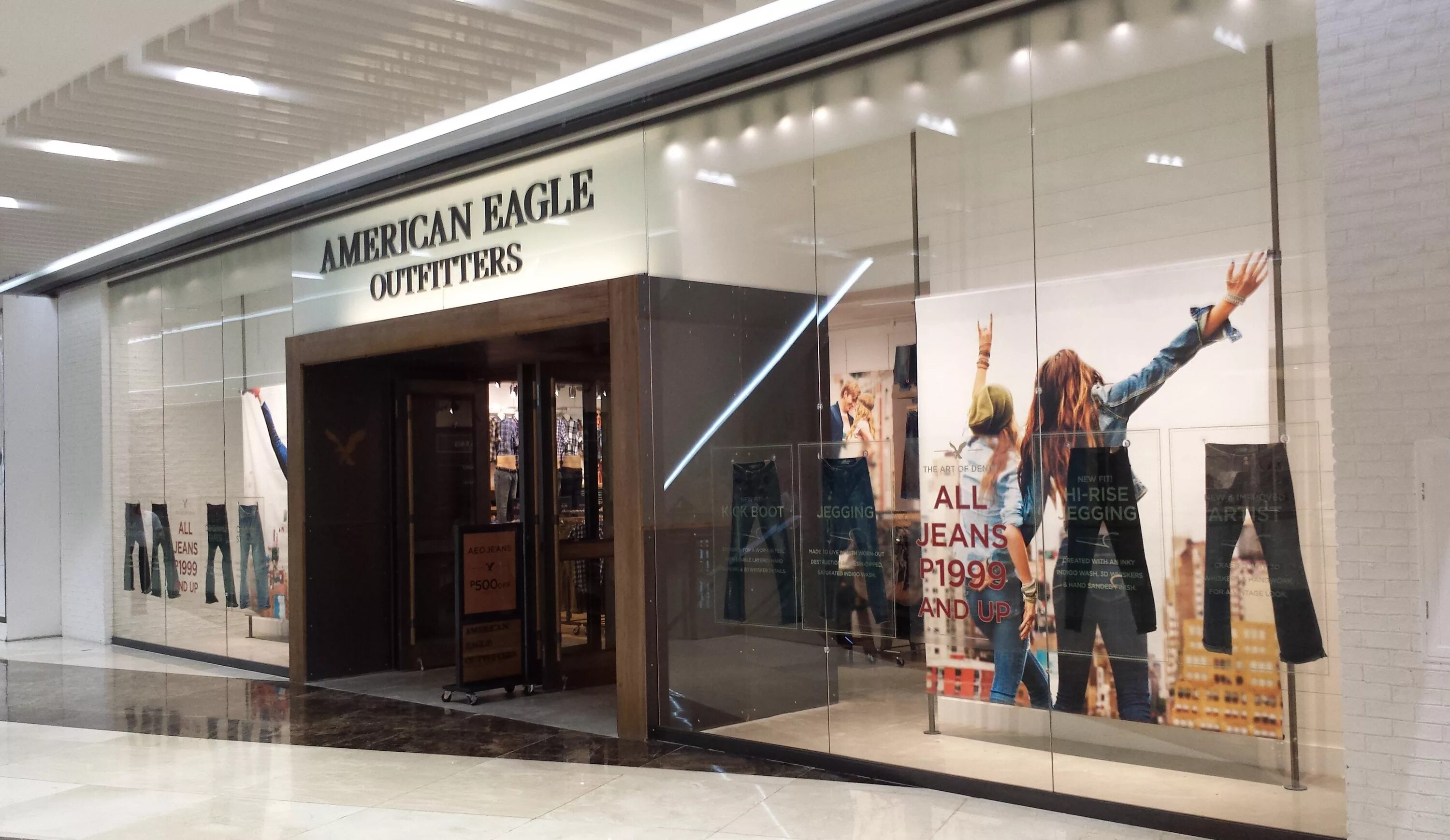 Американ игл. American Eagle Outfitters. American Eagle одежда. Американ магазин. Магазин Американ игл в Берлине.