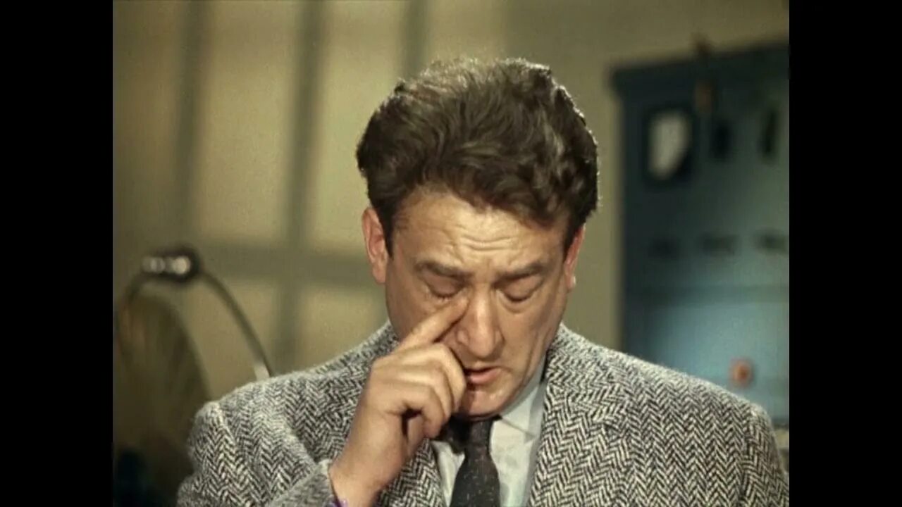 Гифки с похвалой. Похвально мем. Мем про рому в костюме. Stopgame похвально. Похвально.