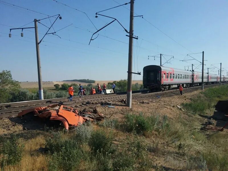 Переехал в ростовскую область. ЖД авария в Ростовской области. Ростовская область железная дорога. Катастрофа на Северо кавказской железной дороги. Поезд на переезде.