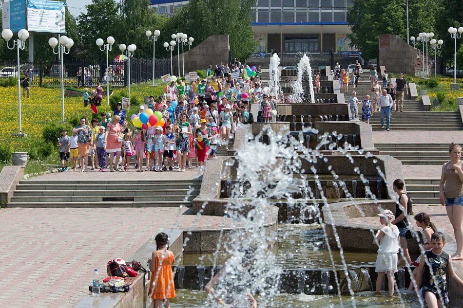 Город Нижний Тагил парк Бондина. Фонтаны в парке Бондина Нижний Тагил. Каскад фонтанов Нижний Тагил. Парк культуры Нижний Тагил.