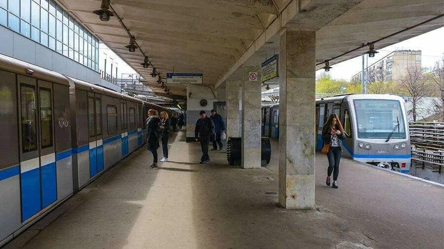 метро кунцевская филевской линии 2001. станция метро кунцевская арбатско-покровская линия.